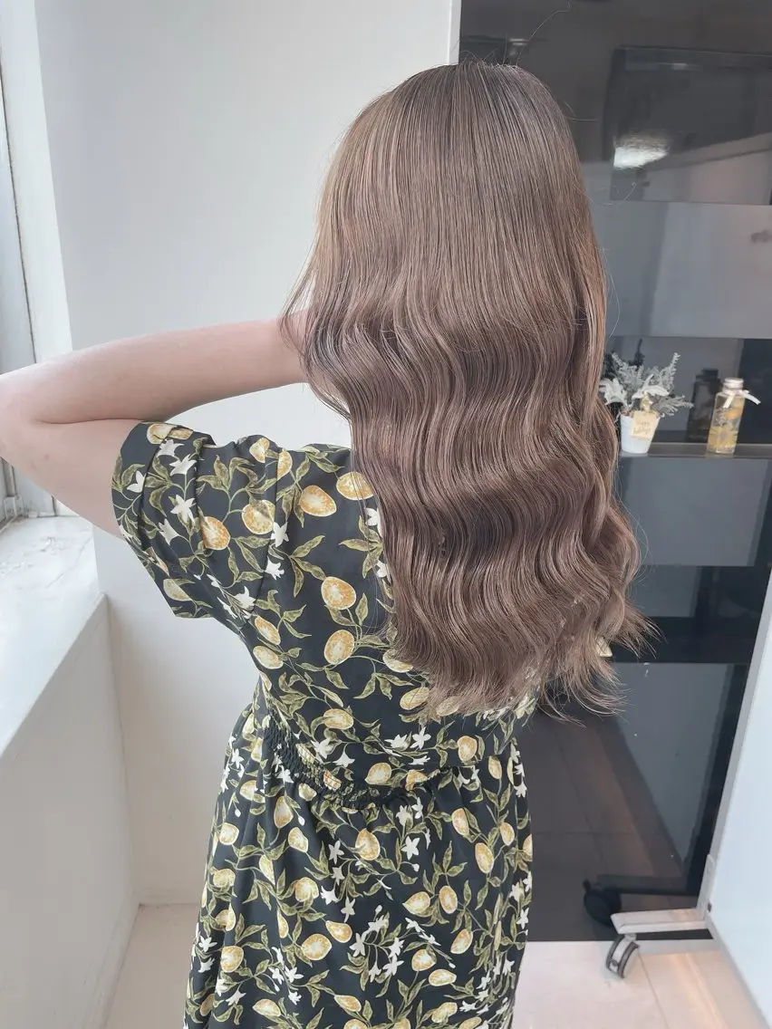 ロング カラー ヘアアレンジ ベージュカラー ブリーチ ブルーカラー ブラウンカラー ブルージュ 髪質改善カラー🦋 田村のヘアスタイル