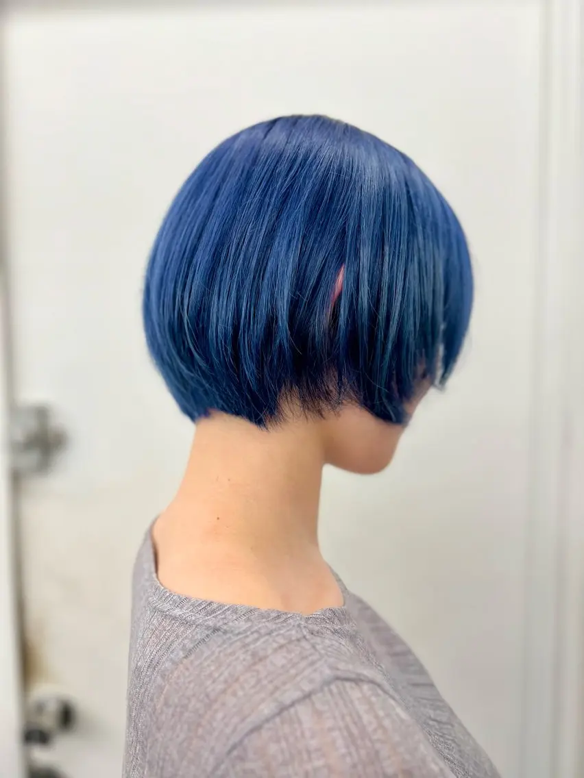 ショート カラー ショートボブ ブリーチ ブルーカラー 透明感カラー ネイビーカラー カット ヘアカラー 透明感カラー特化🫧 🦋栗原🦋のヘアスタイル