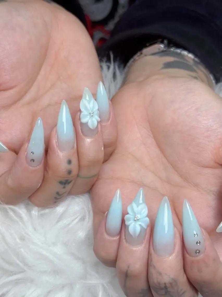 ネイル チークネイル ドット フレンチネイル グラデーション 韓国ネイル ハンドネイル Lisa Nail Salonのネイルデザイン