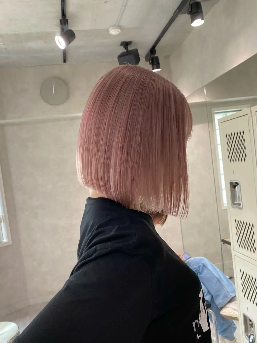 ショート カラー 切りっぱなしボブ ブロンド ピンクカラー ホワイトピンク ボブ カット ヘアカラー ダブルカラー ブリーチ/kaitoのヘアスタイル