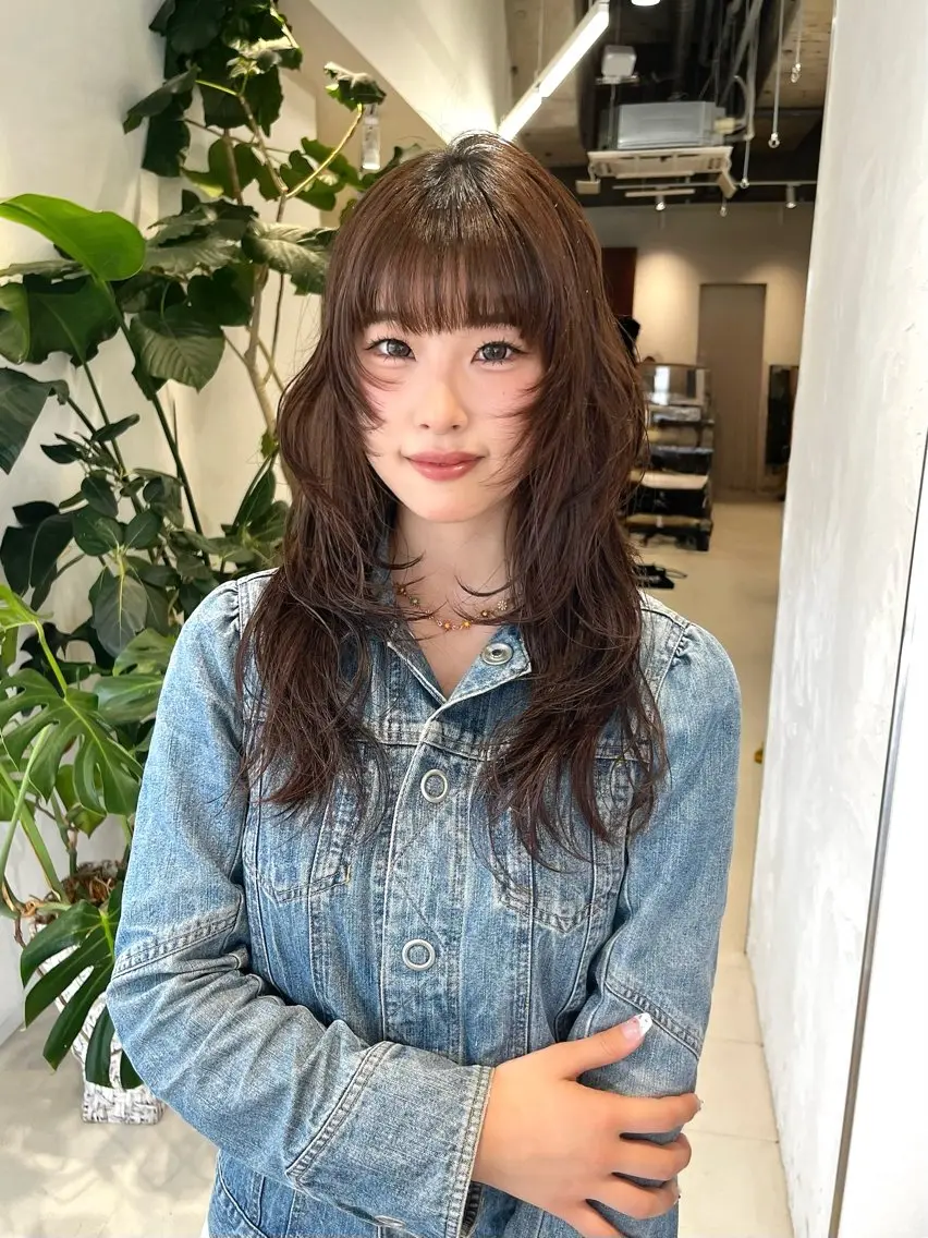 セミロング カラー ブラウンカラー チョコレートブラウン レイヤーカット カット ヘアカラー トリートメント レイヤーカット/ブラ ウンカラー/河野凜のヘアスタイル