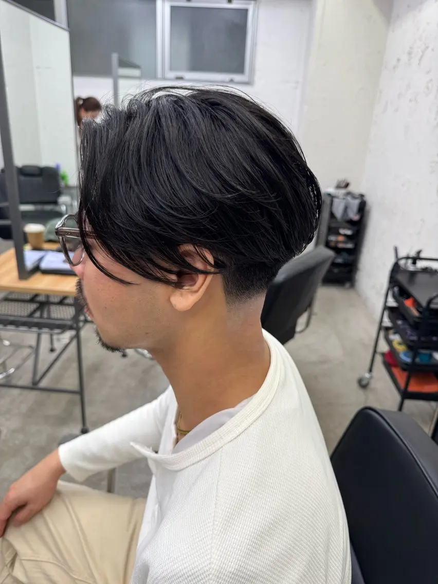 ミディアム パーマ メンズ ミディアムパーマ センターパート フェードカット フェザーパーマ メンズパーマ カット パーマ トリートメント 💈メンズ特化💈 TASUKUのヘアスタイル