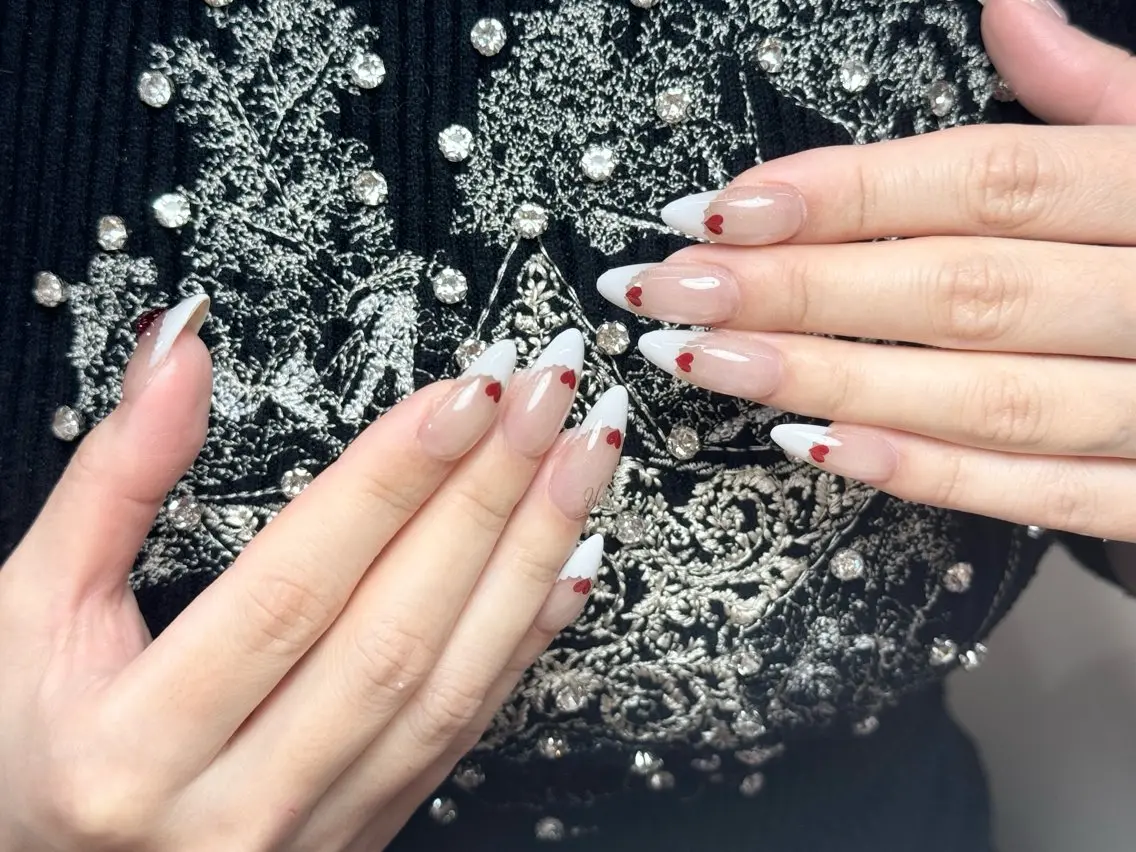 ネイル オーロラネイル チークネイル 長さ出し フットネイル フレンチネイル ハンドネイル ハンドケア Zz nail salonのネイルデザイン