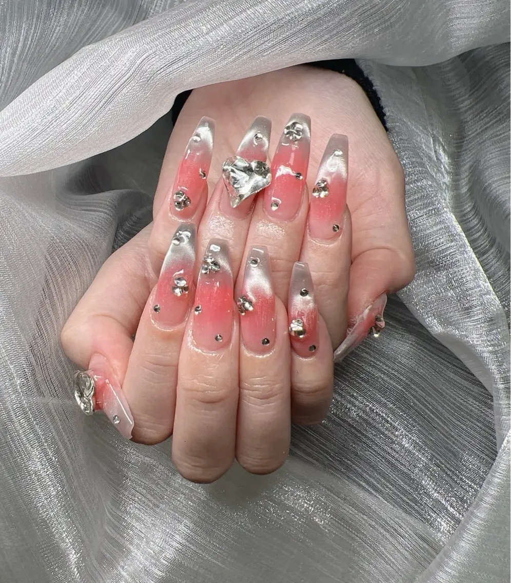 ネイル オーロラネイル チークネイル 長さ出し フットネイル フレンチネイル ハンドネイル Lee Nailsのネイルデザイン
