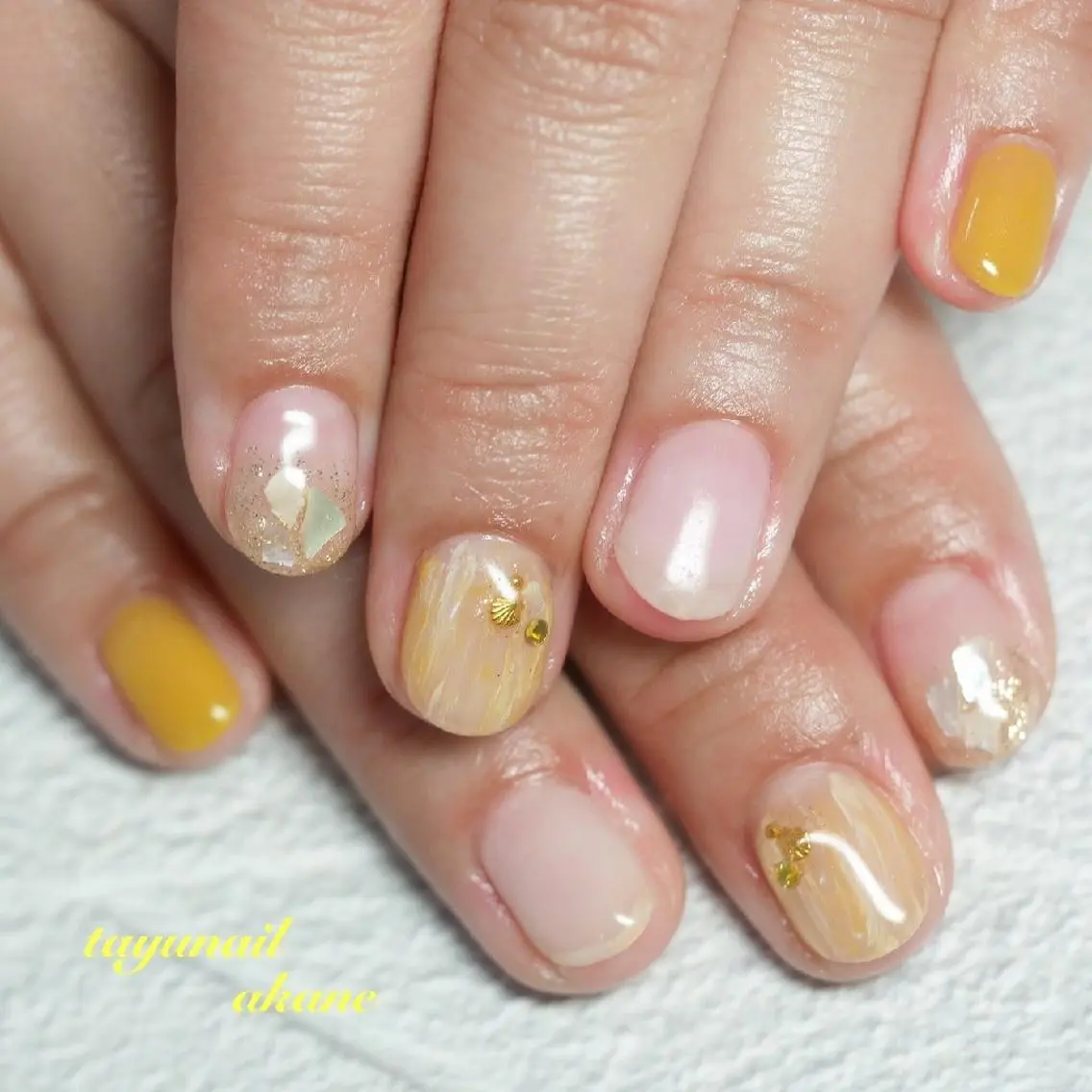 ネイル アートネイル ジェルネイル パラジェル 黄色 ネイルサロン 【たゆnail】のネイルデザイン
