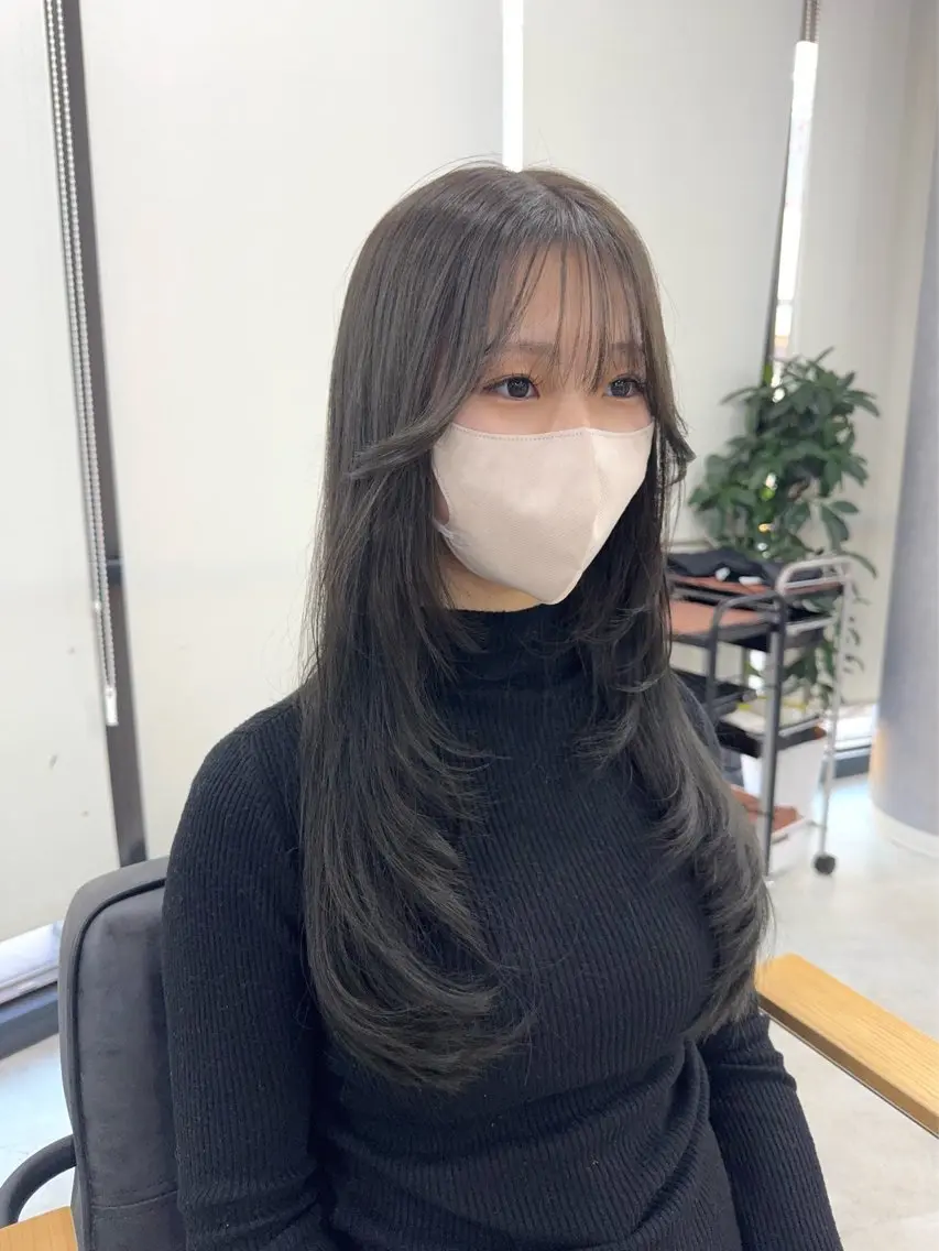 ロング カラー アッシュ アッシュブラウン ベージュカラー 黒髪 ブリーチ カット ヘアカラー トリートメント 赤み無し柔らかカラー 【梅田】madokaのヘアスタイル