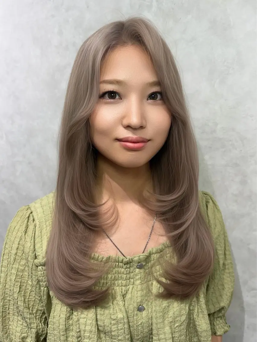 ロング 盛れる透明感カラー/ レイヤー/みずき🩰のヘアスタイル