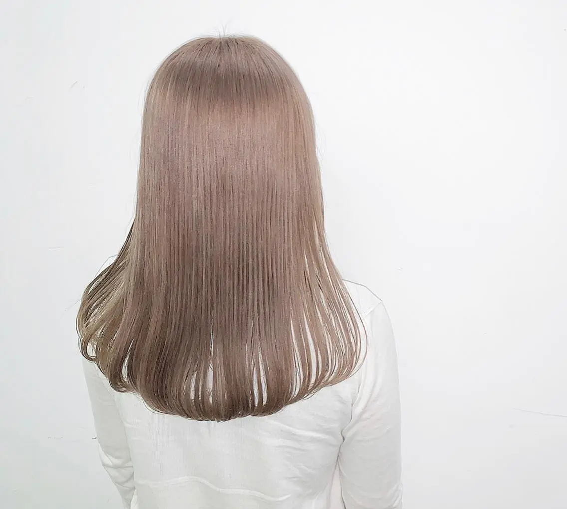 ロング カラー ベージュカラー ブリーチ ミルクティーベージュ ブリーチソムリエ認定 梅田茶屋町Eir辻のヘアスタイル
