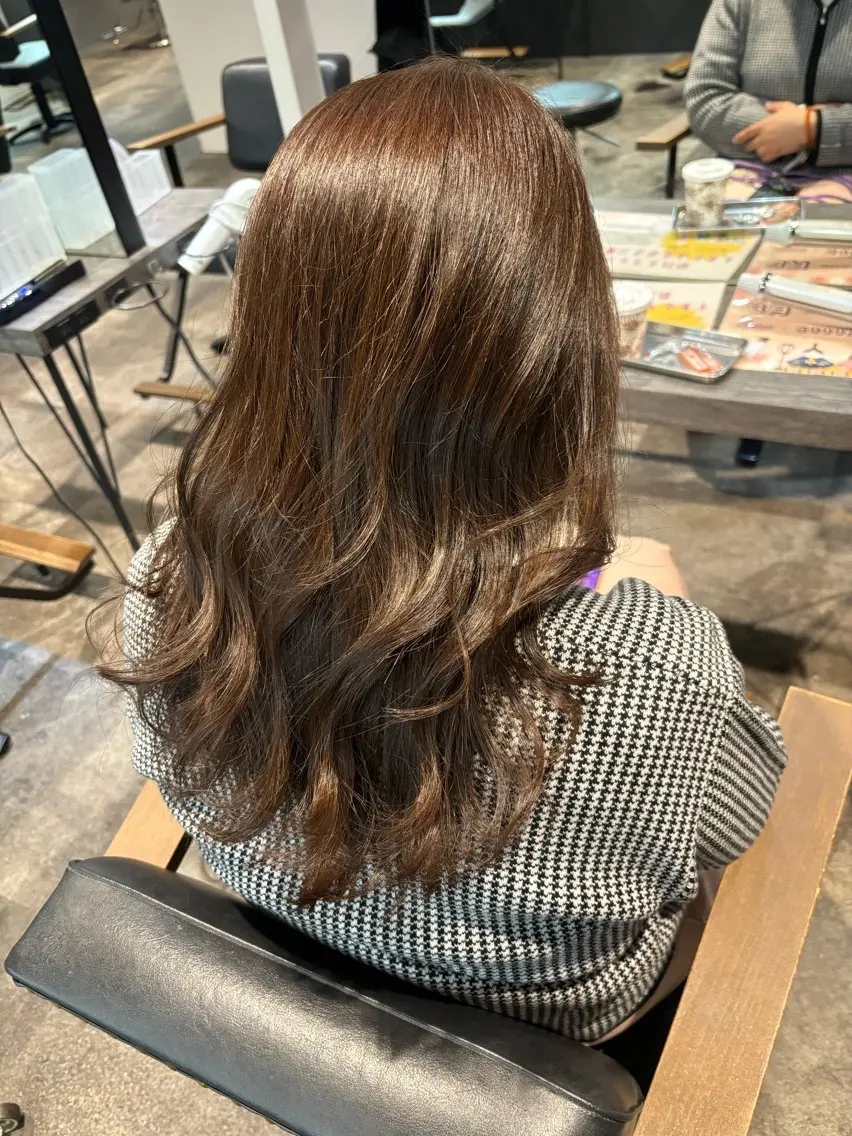 セミロング カラー ベージュカラー レイヤーカット 穐田 航のヘアスタイル