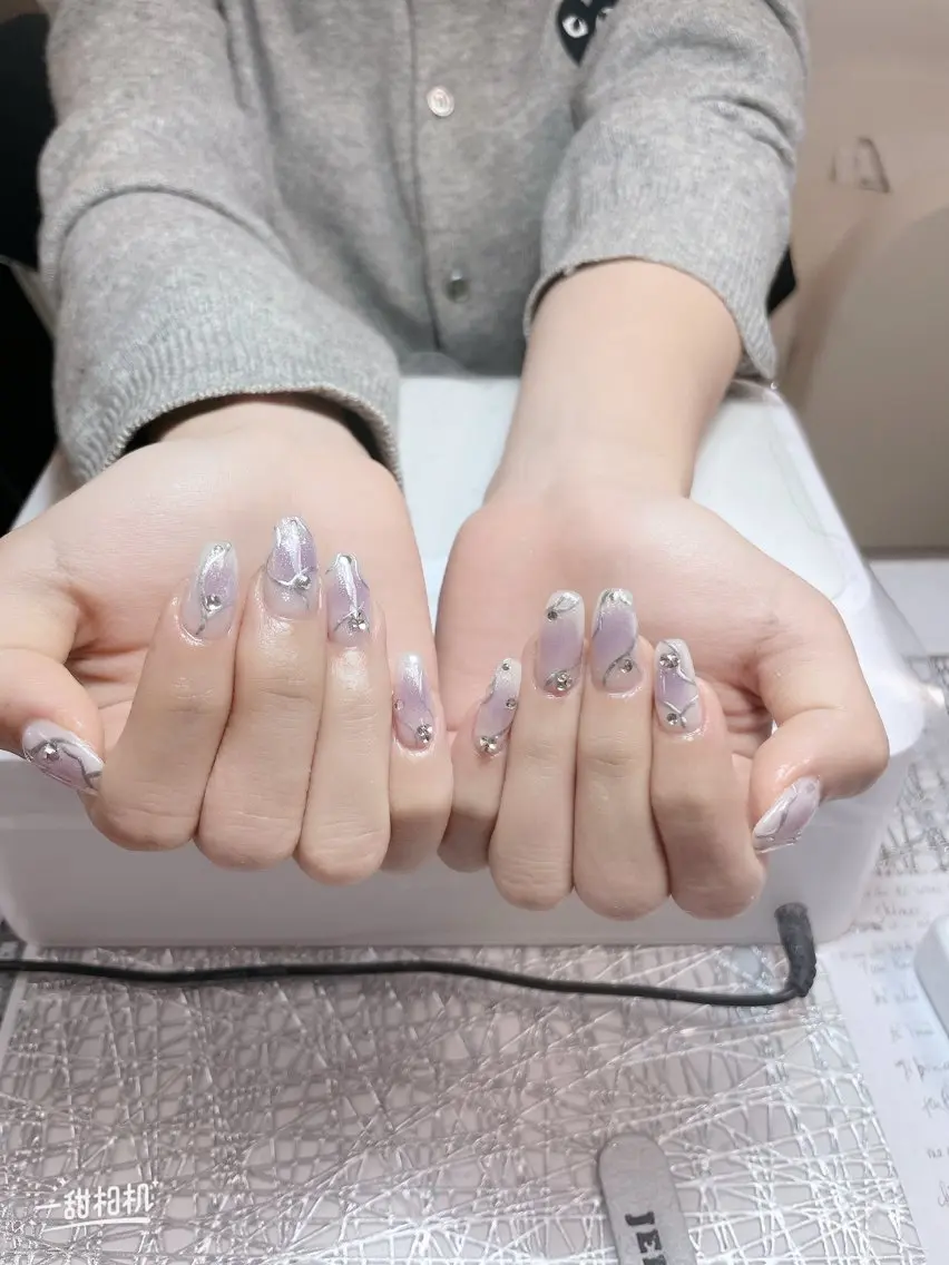 ネイル チークネイル 長さ出し フレンチネイル キラキラネイル ラメ(グリッター) Vp ネイルのネイルデザイン