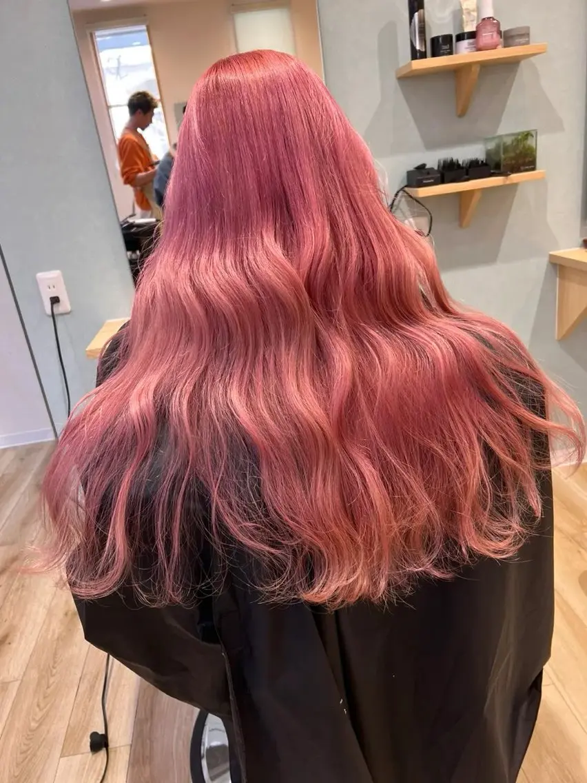ロング カラー ブリーチ ピンクカラー . SHIONのヘアスタイル