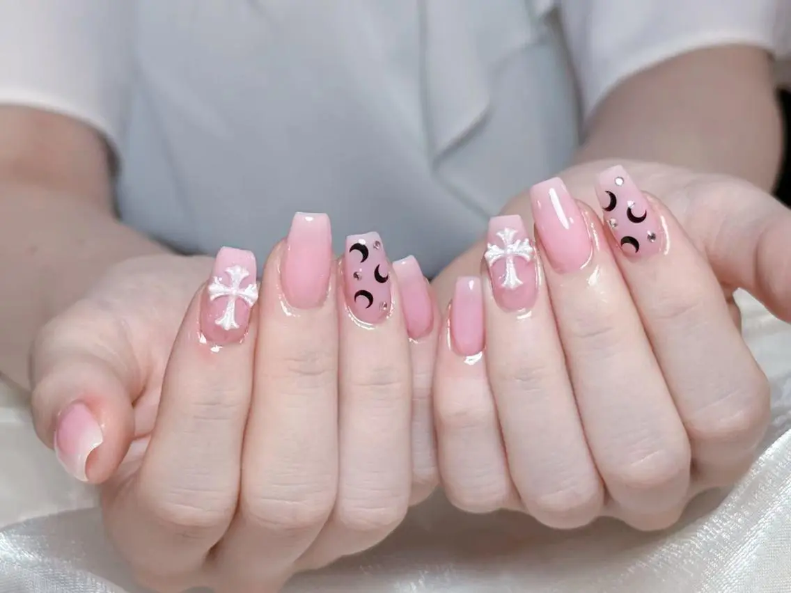 💕ワンカラー➕ストーン貼り放題(30個まで)or2個パーツ無料✨【初回ソフトオフ無料】の写真