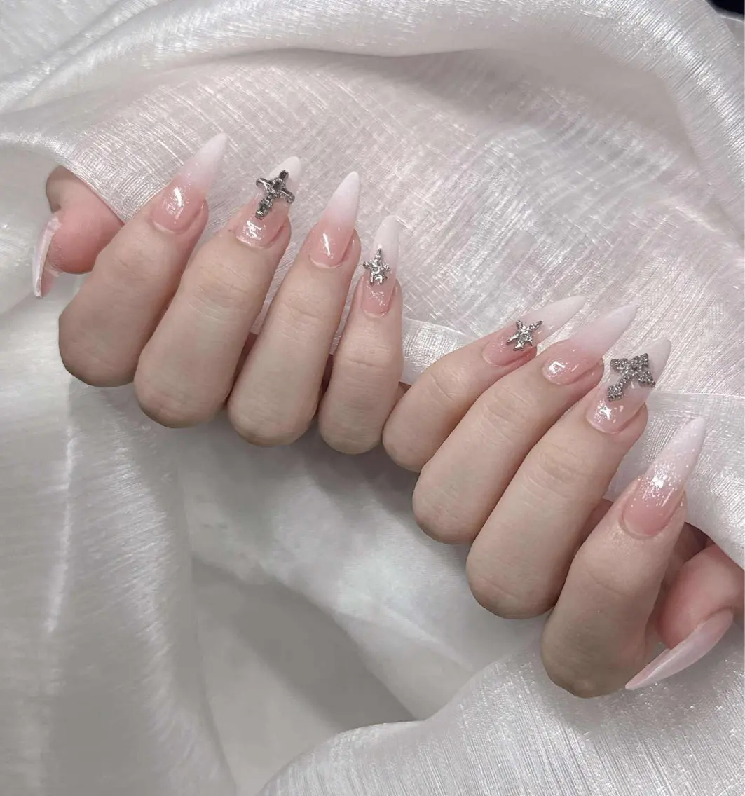 ネイル 長さ出し グラデーション 卒業式 キラキラネイル マグネットネイル ハンドネイル Lee Nailsのネイルデザイン