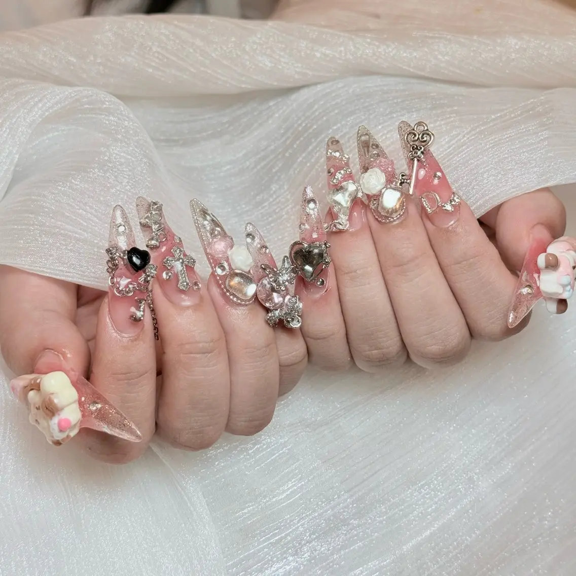 ネイル チークネイル ドット フレンチネイル グラデーション ハート ハンドネイル ハンドケア Nihonthy Nail 新宿のネイルデザイン