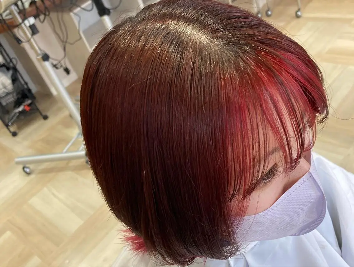 カラー デザインカラー インナーカラー レッドカラー 髪質改善/透明感 カラー/内藤有須加のヘアスタイル