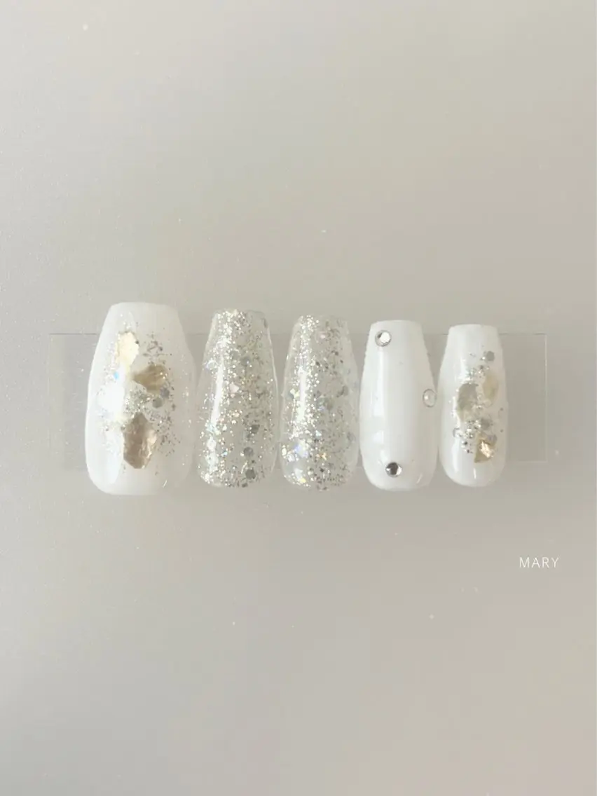 ネイル キラキラネイル ラメ(グリッター) ニュアンスネイル 夏ネイル ホワイト ハンドネイル Mary nail .narumiのネイルデザイン