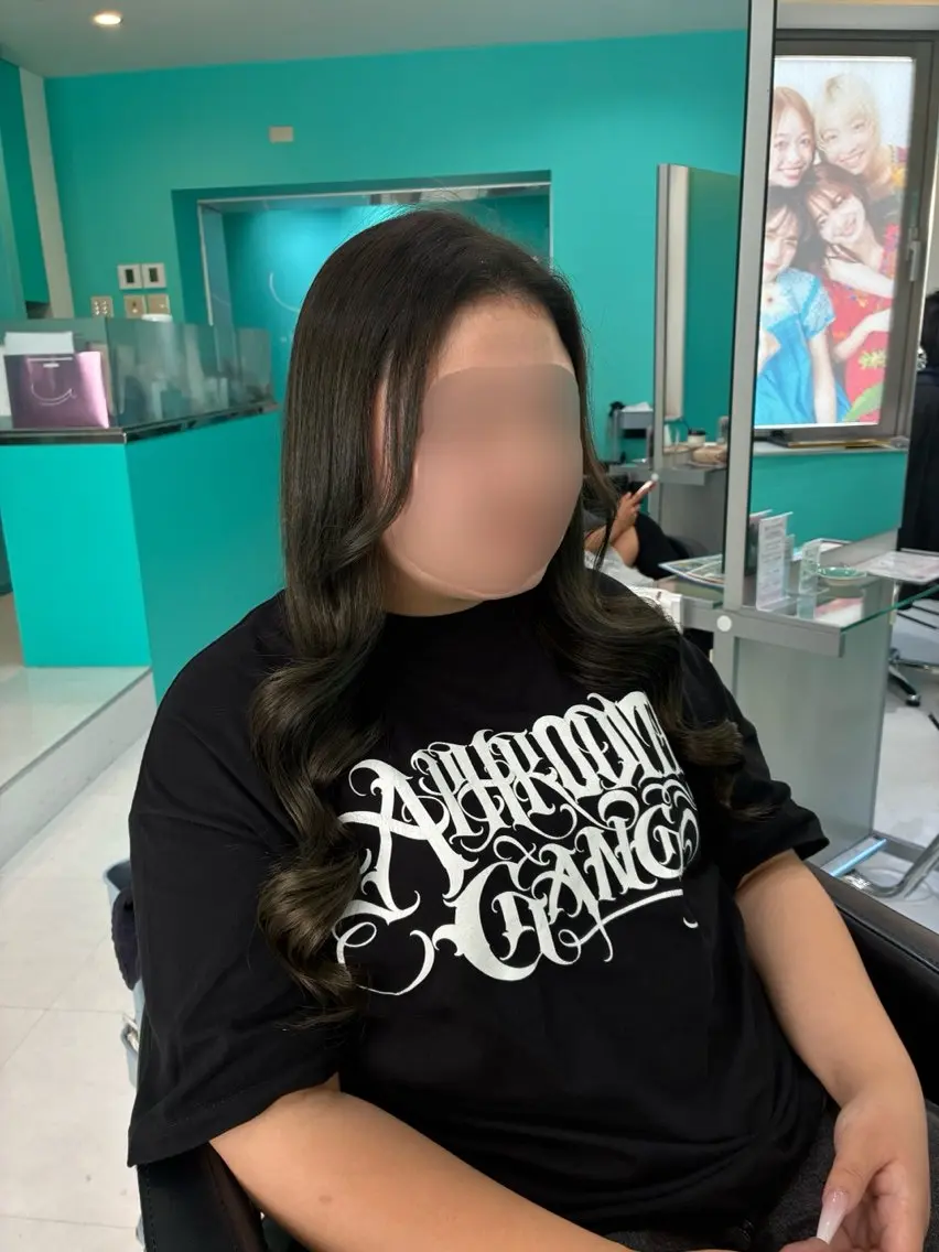 ロング カラー ヘアアレンジ グレージュ オリーブグレージュ オリーブグレー ヘアカラー 池袋西口🐰かな ヘアアレンジのヘアスタイル