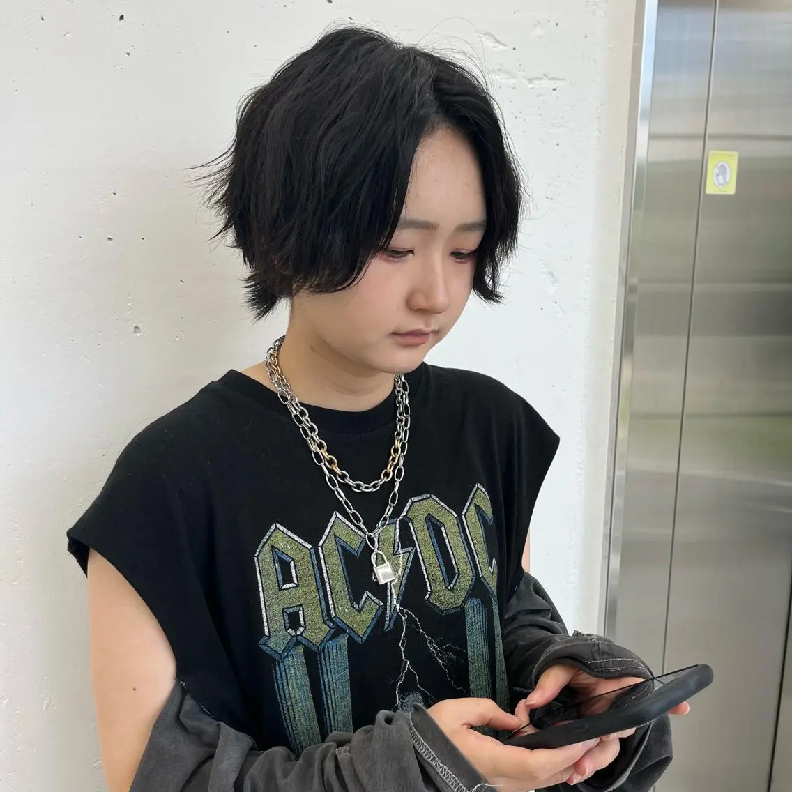 ショート カラー 黒髪 ブルーカラー ブルーブラック 🫧‪Ameri🫧 Emma ecoleのヘアスタイル