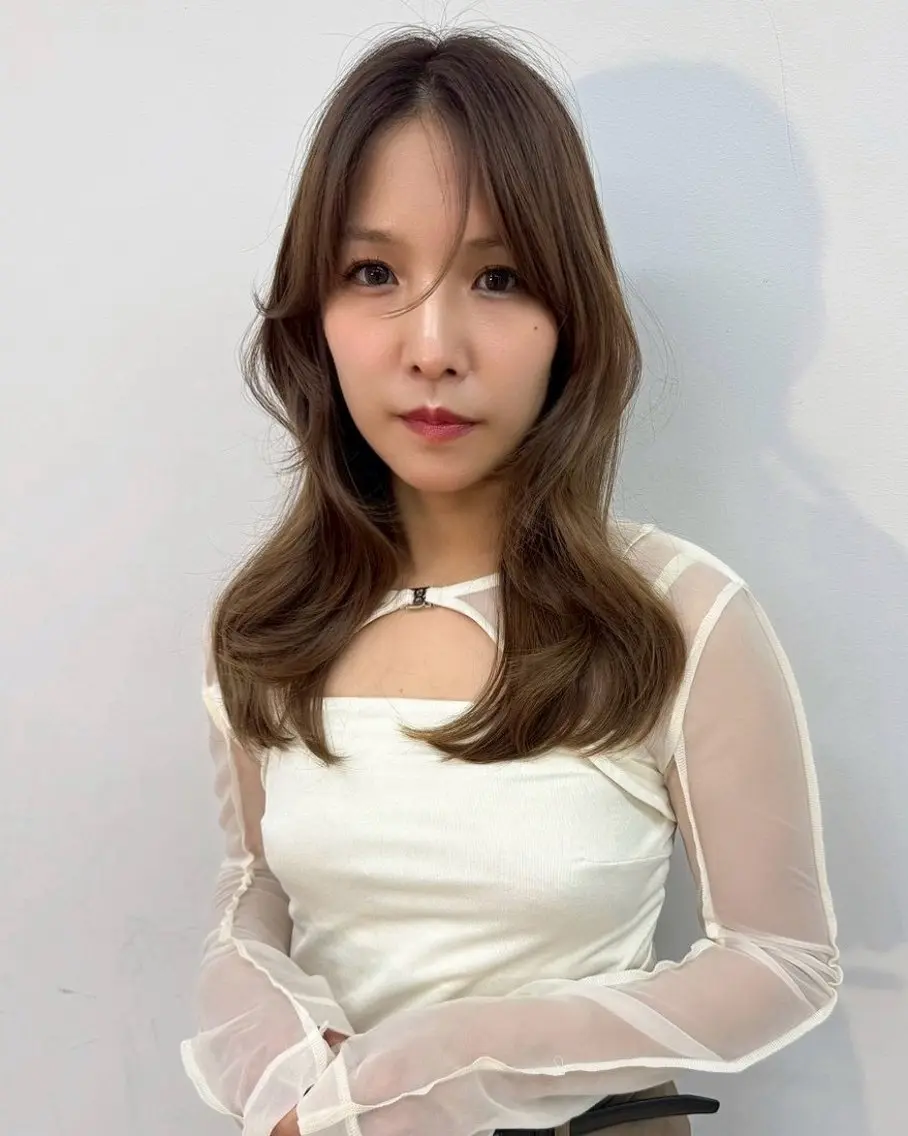 セミロング 顔まわりレイヤー レイヤーカット カノ レイヤー/似合わせのヘアスタイル
