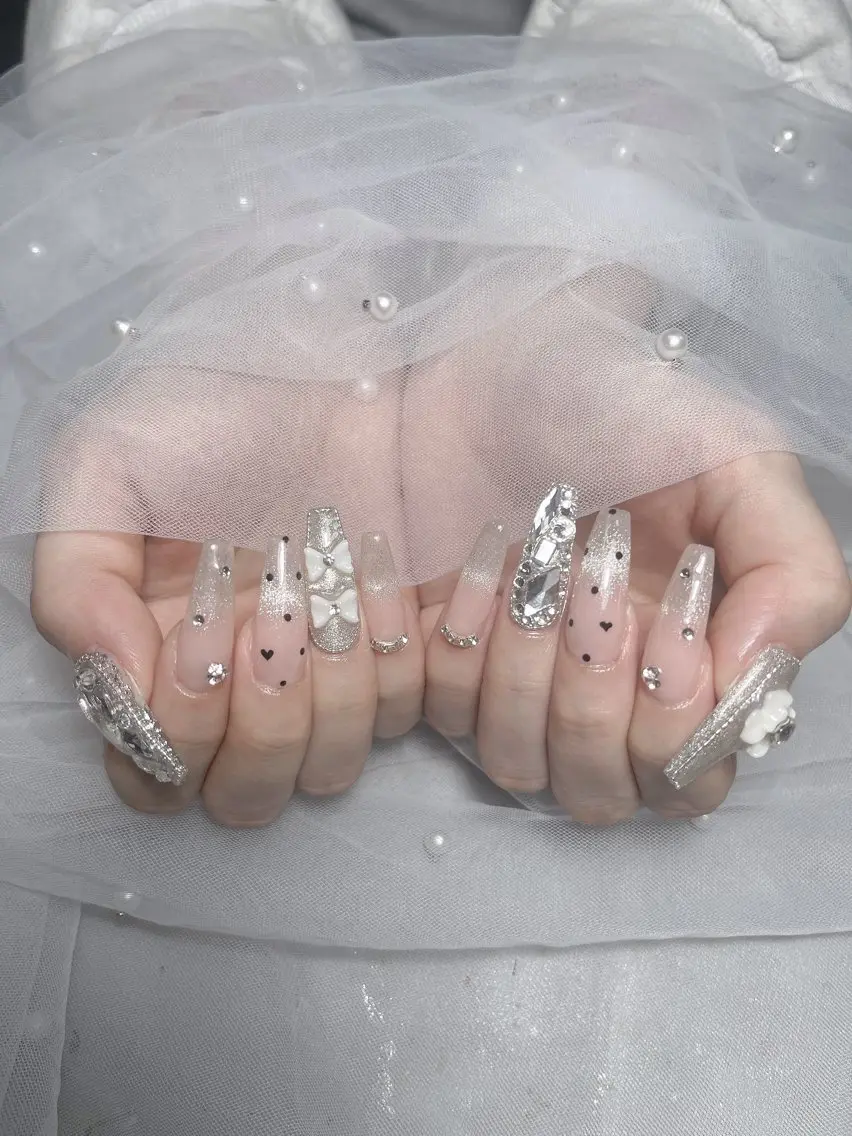 ネイル オーロラネイル クリアネイル フラッシュネイル ジェルネイル グラデーション ハンドネイル Amee Nail Salonのネイルデザイン