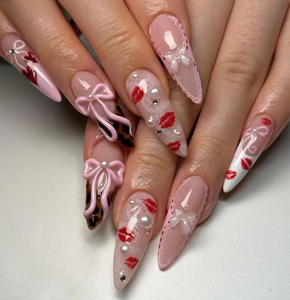 ネイル オーロラネイル フレンチネイル ジェルネイル ハロウィン キラキラネイル ハンドネイル H.baby Nail Salonのネイルデザイン