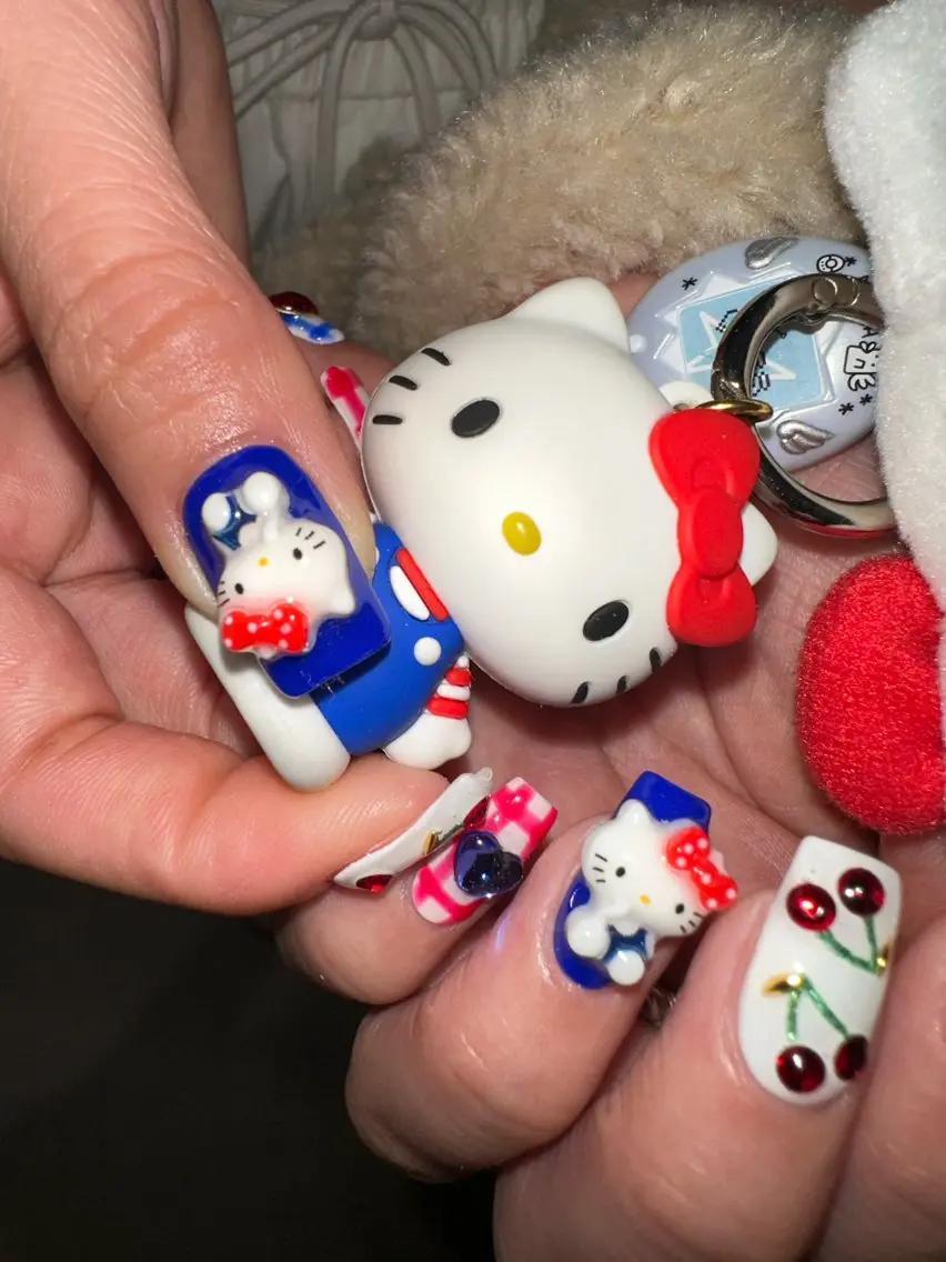 ネイル アートネイル フレンチネイル キラキラネイル ラメ(グリッター) ロングネイル SHIORI 📍渋谷 / 円山町のネイルデザイン