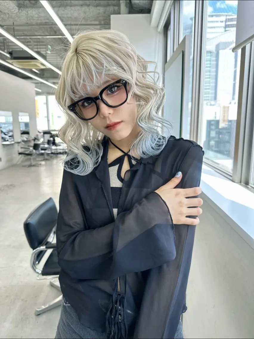 ロング カラー ヘアアレンジ ヘアカラー 原宿ハイトーンカラー 🌼みるい🌼のヘアスタイル