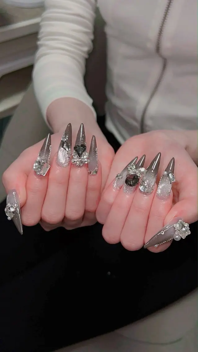 ネイル アートネイル ボルドー フレンチネイル ジェルネイル 氷ネイル・うるうるネイル ハンドネイル Julie Nail Hinのネイルデザイン