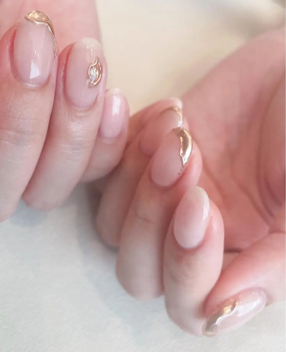 simple design nail シンプルニュアンスネイル𓂃の写真