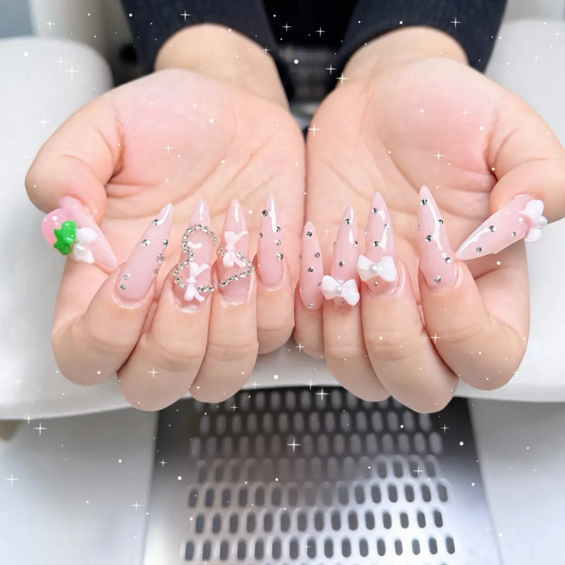 ネイル 長さ出し ハート キラキラネイル 韓国ネイル ロングネイル ハンドネイル ハンドケア Mina Aurea Nailのネイルデザイン