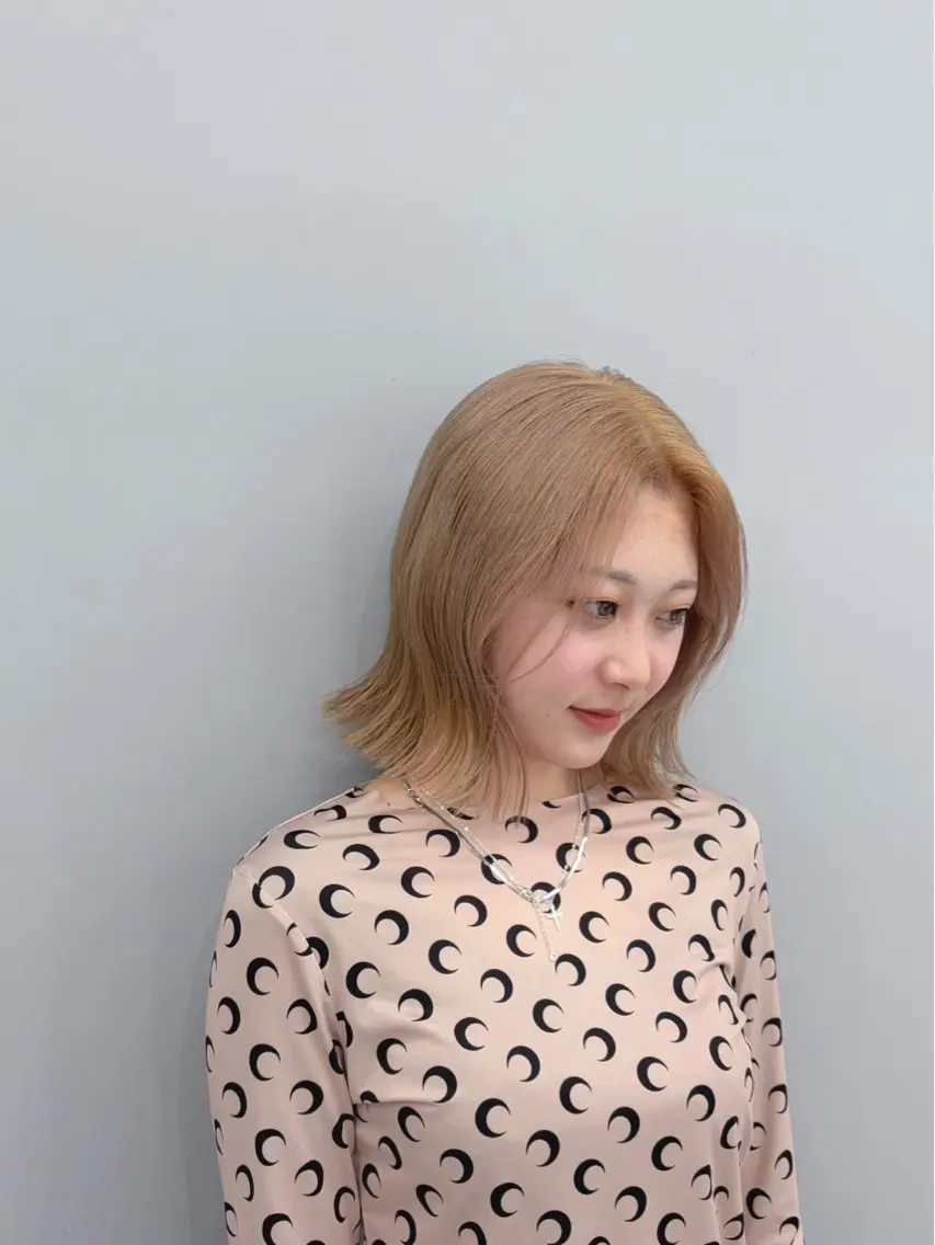 ショート ヘアカラー ハイトーン✖️ 縮毛矯正シュンペイのヘアスタイル