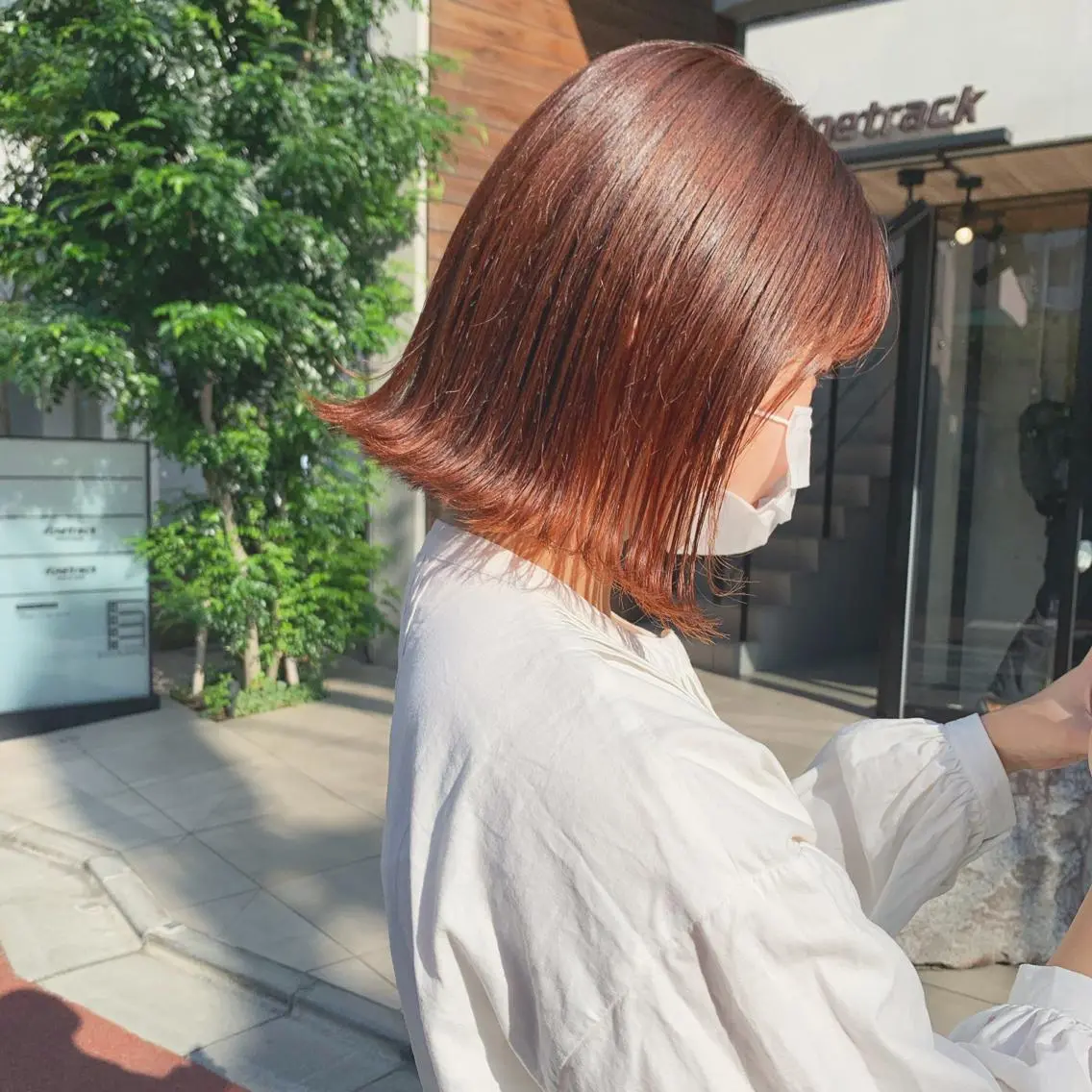 ミディアム カラー ネイル ハイトーンボブ 前田 表参道　グレージュのヘアスタイル