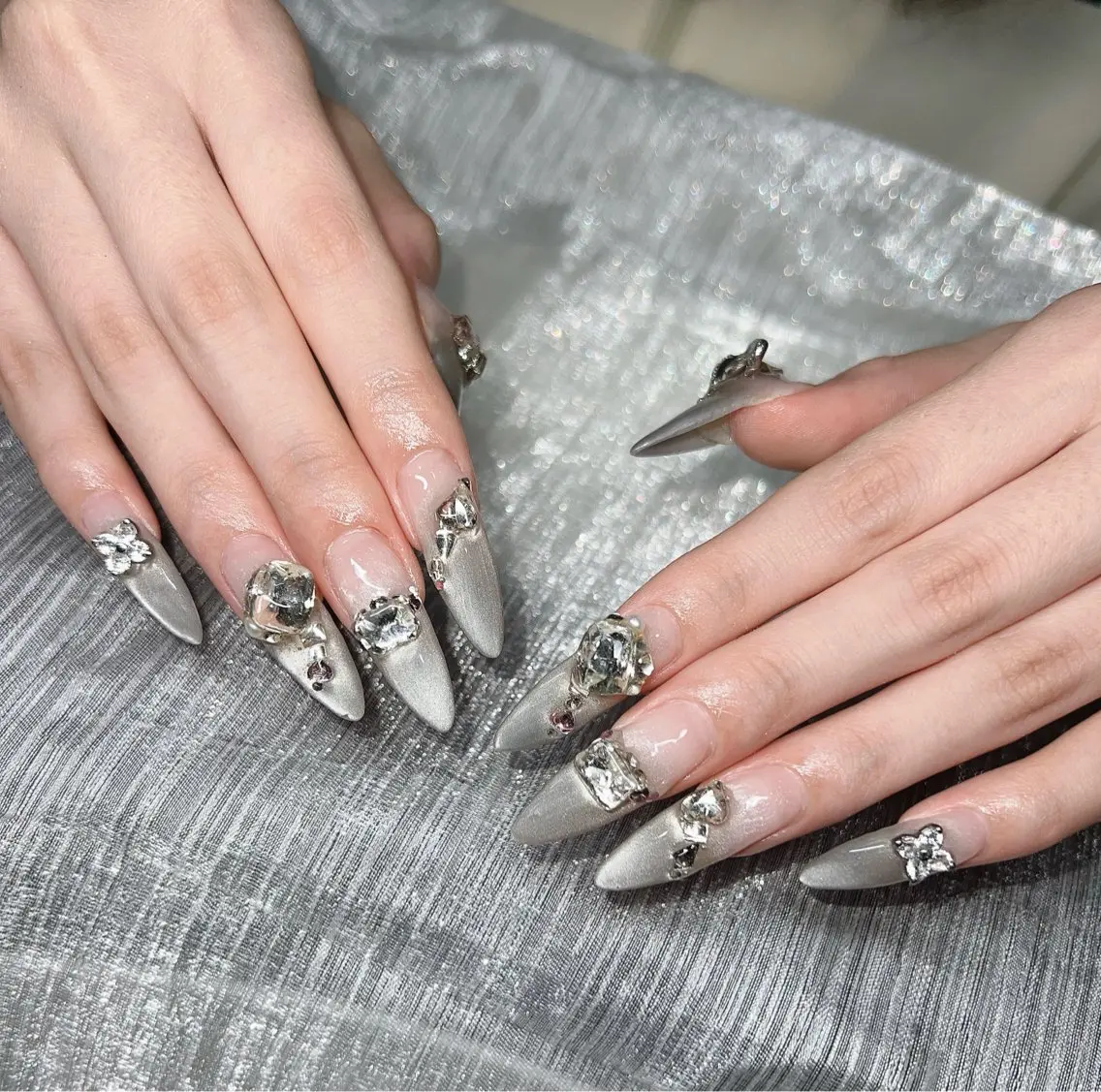 ネイル オーロラネイル チークネイル 長さ出し フットネイル フレンチネイル ハンドネイル Lee Nailsのネイルデザイン