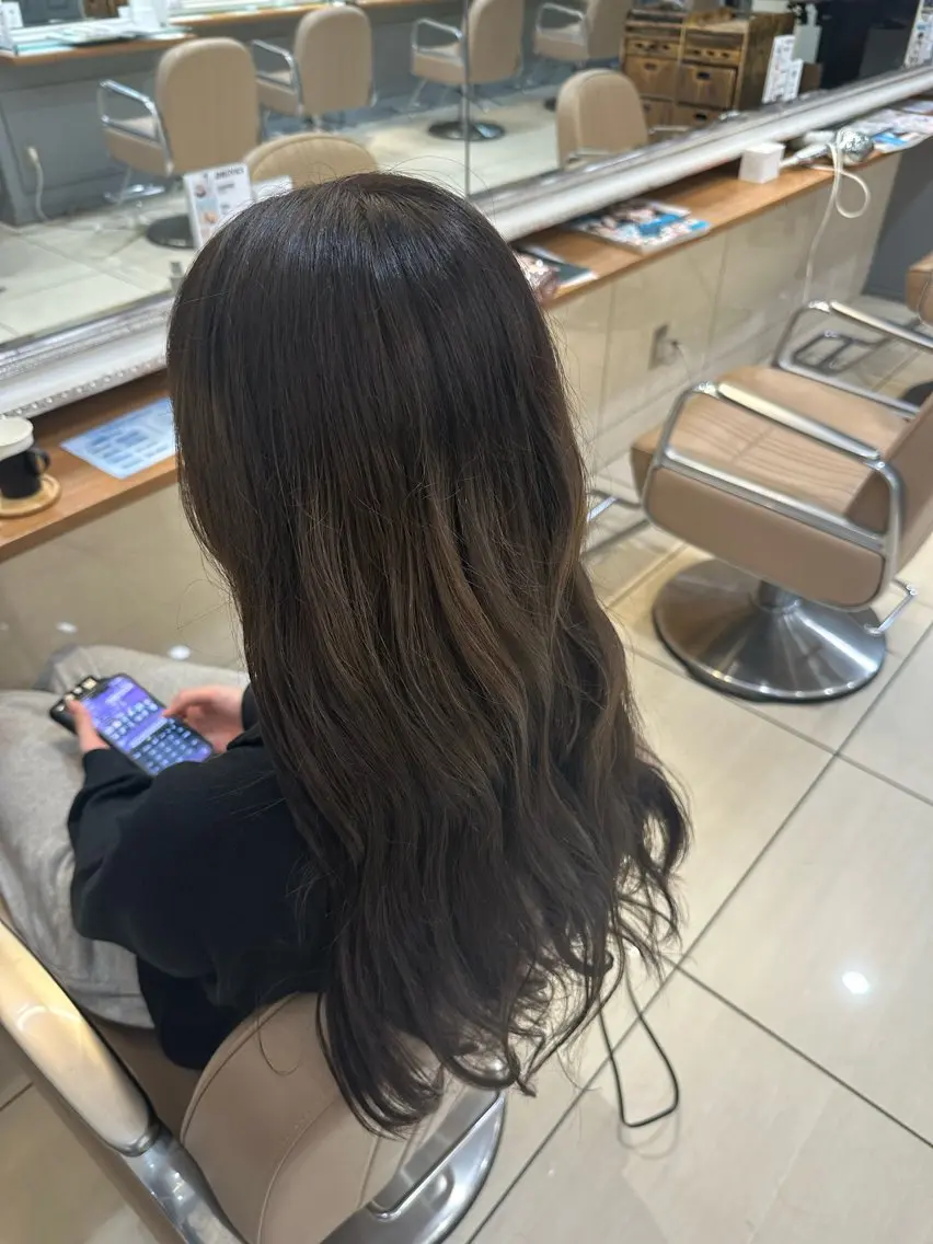 ロング ヘアカラー 横浜⭐️ブリーチ モデル💫あみ💫のヘアスタイル