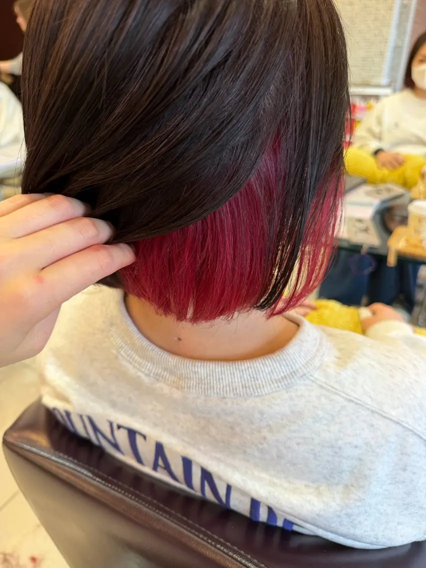 ショート カラー 林 莉瑠のヘアスタイル