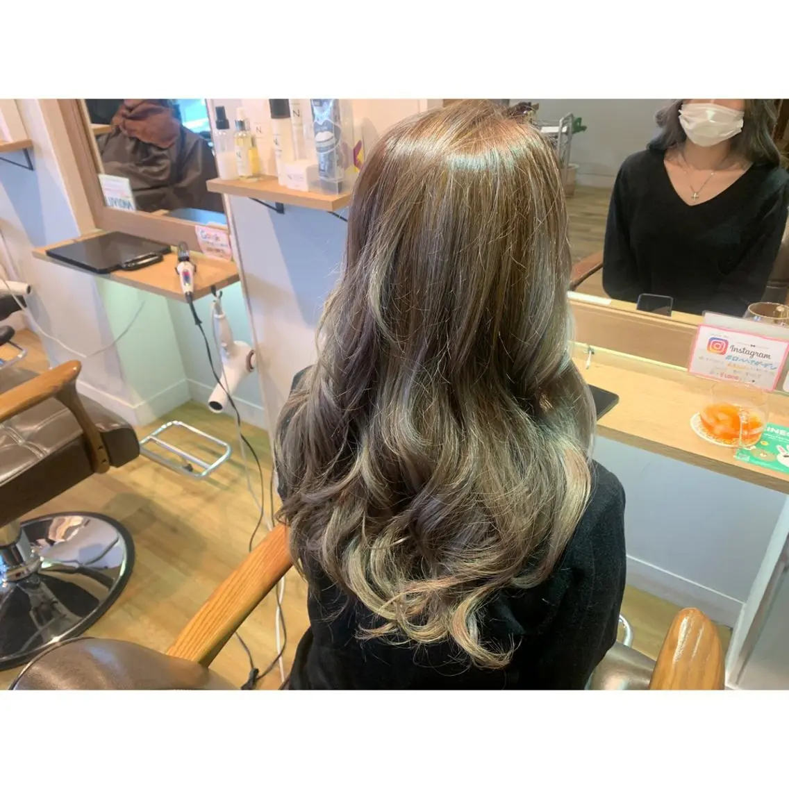 ロング カラー ベージュカラー ヘアカラー トリートメント ツキダテ ユイのヘアスタイル