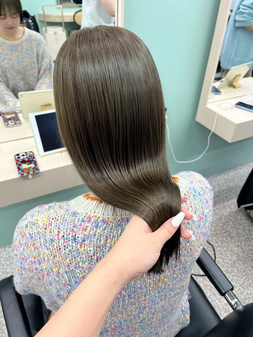 セミロング カラー ブリーチ 透明感カラー グレージュ ブリーチなしカラー オリーブグレージュ カット ヘアカラー IROW/イロウ天神 大名店　yamaのヘアスタイル