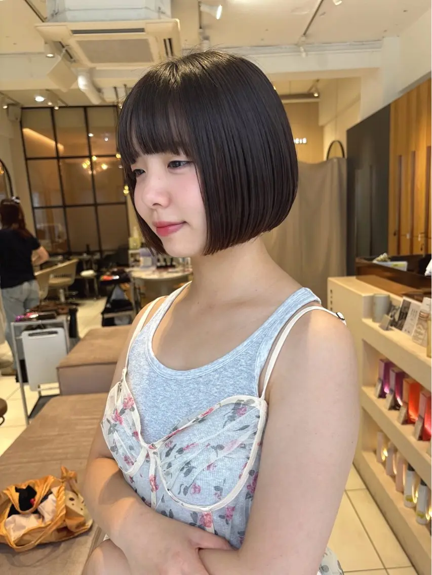 ショート ボブ mino🌼🌈 レイヤー/透明感のヘアスタイル
