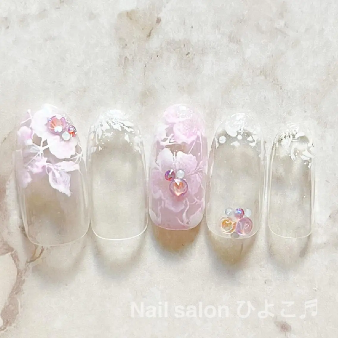 ミディアム ネイル アートネイル フラワーネイル Nail salon ひよこ♬のネイルデザイン