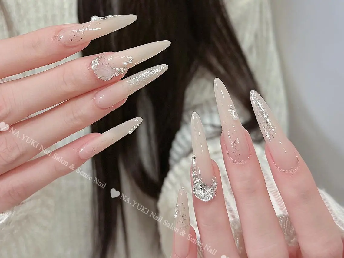 ネイル ガーリー グラデーション ラメ(グリッター) ラメグラデーション ロングネイル ハンドネイル ハンドケア 🎀Momo 🎀のネイルデザイン