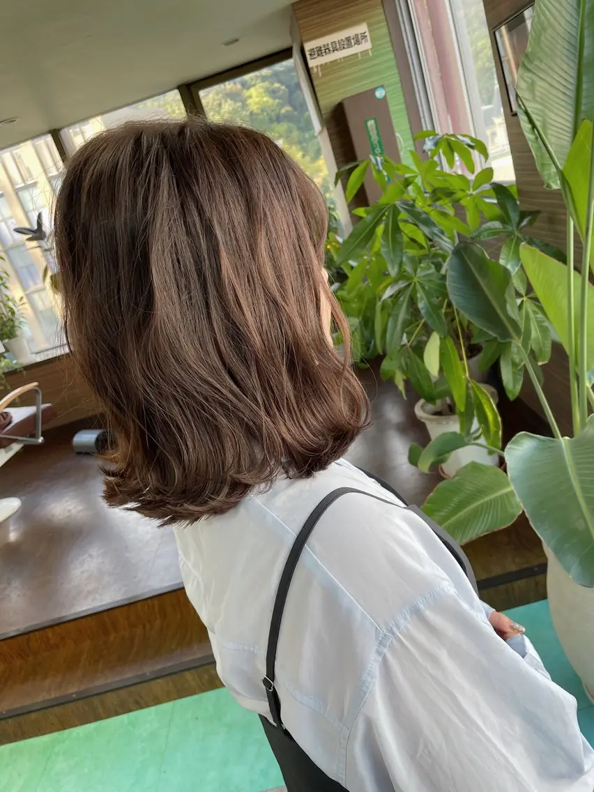 ミディアム カラー ベージュカラー 外ハネヘア カット ヘアカラー 土居 正季のヘアスタイル