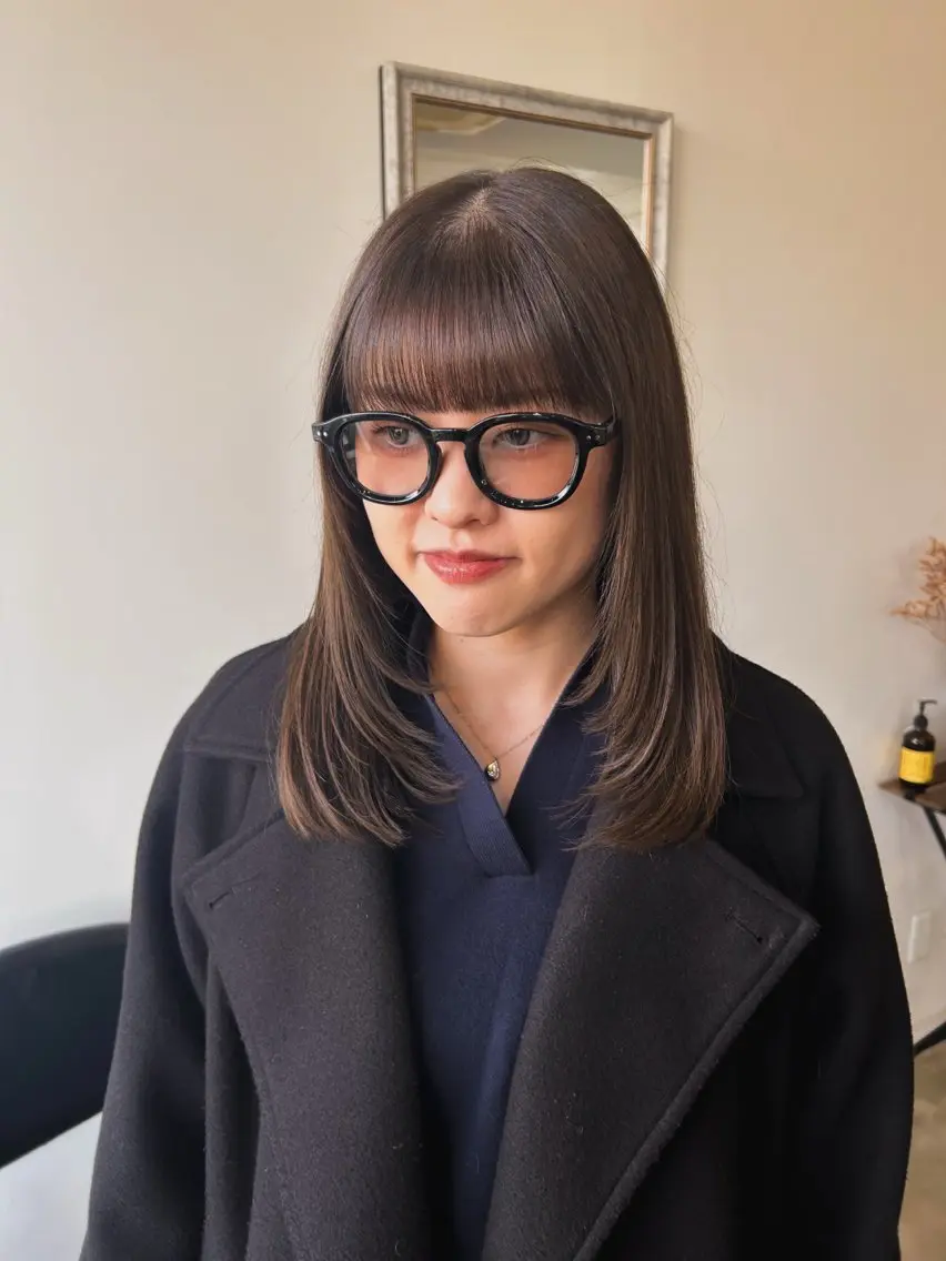 ミディアム カラー ミディアムレイヤー グレージュ オリーブグレージュ オリーブグレー レイヤーカット カット ヘアカラー plus HAIR いずみのヘアスタイル
