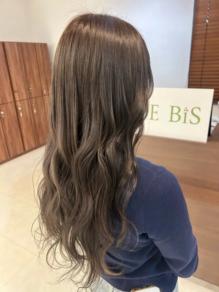 ロング カラー グレージュ ヘアカラー 北崎 花のヘアスタイル