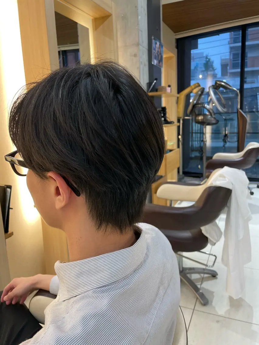 ショート メンズ センターパート 刈り上げ 岩崎 唯人のヘアスタイル