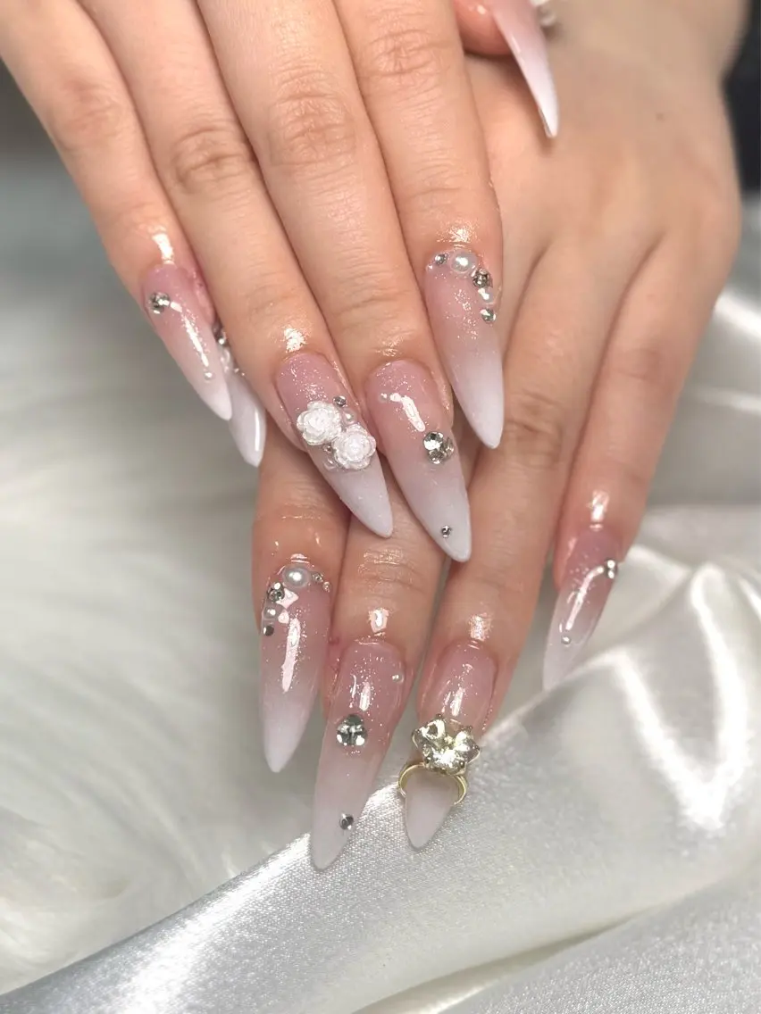 ネイル ハンドネイル ルシイ🎀新宿長さ 出しパーツ専門店のネイルデザイン