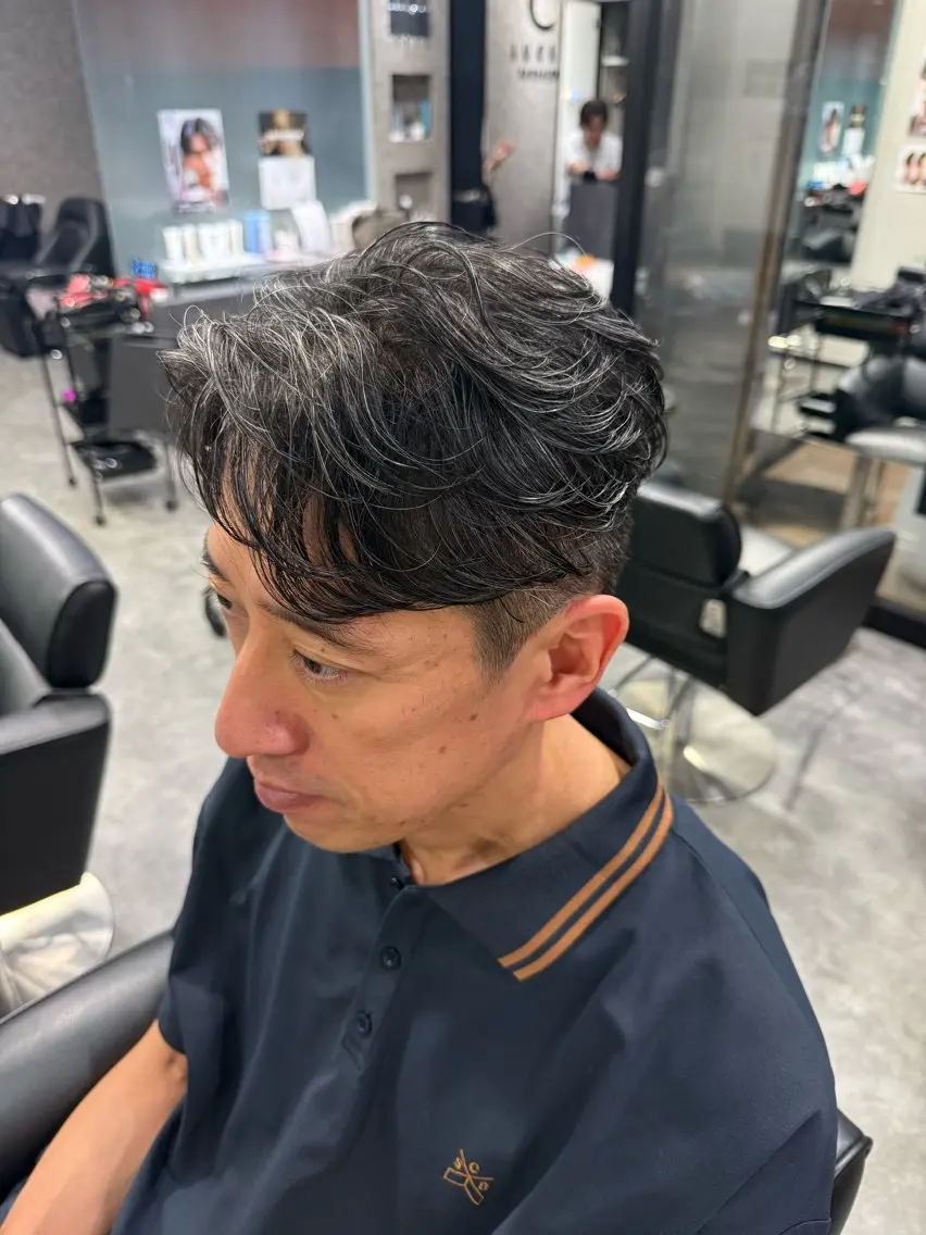 メンズ センターパート メンズパーマ 本田 有里のヘアスタイル