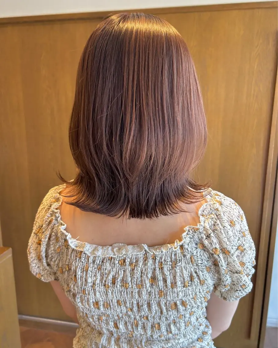 ミディアム あべ しおりのヘアスタイル
