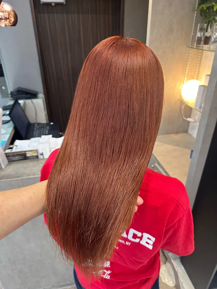 セミロング カラー ブリーチ ボルドーカラー カシス ピンクカラー 髪質改善 カット ヘアカラー トリートメント 天神暖色カラー レイヤー・髪質改善のヘアスタイル