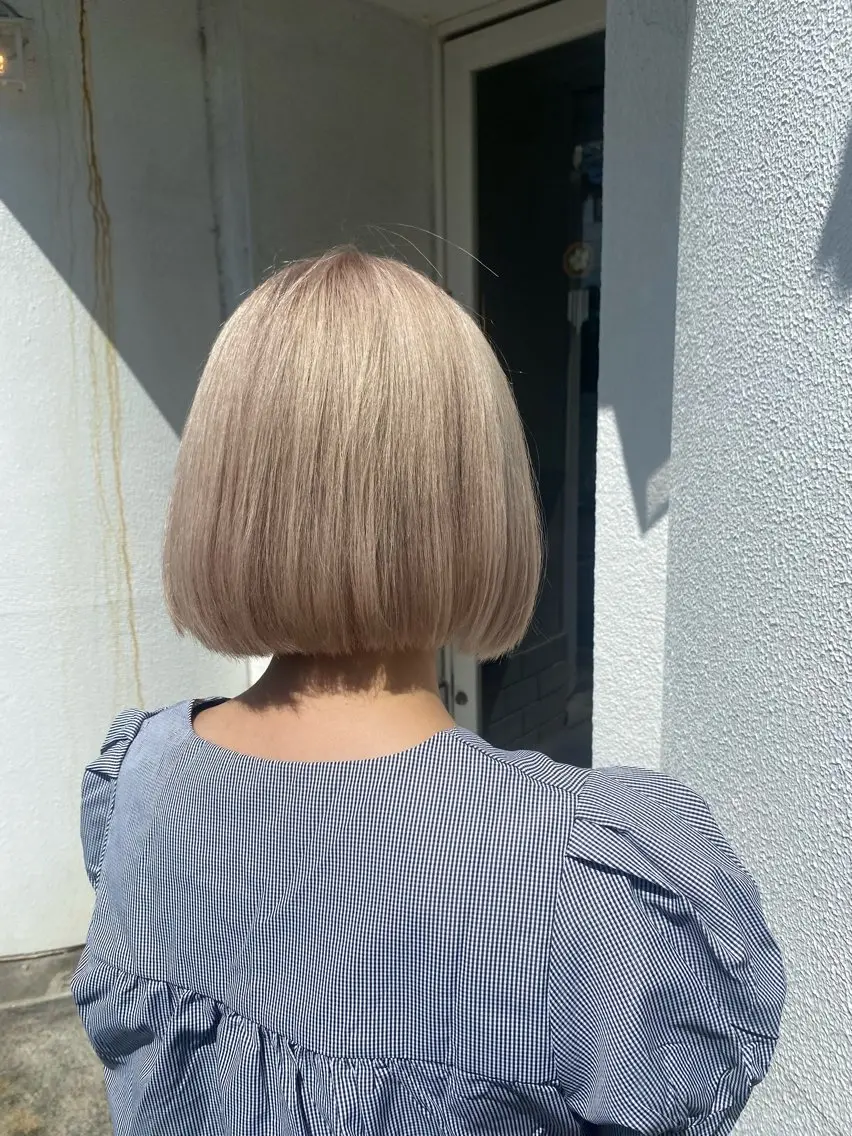 ショート カラー 切りっぱなしボブ ベージュカラー ミルクティーベージュ ボブ 羽澤 亨威【髪質改善】のヘアスタイル