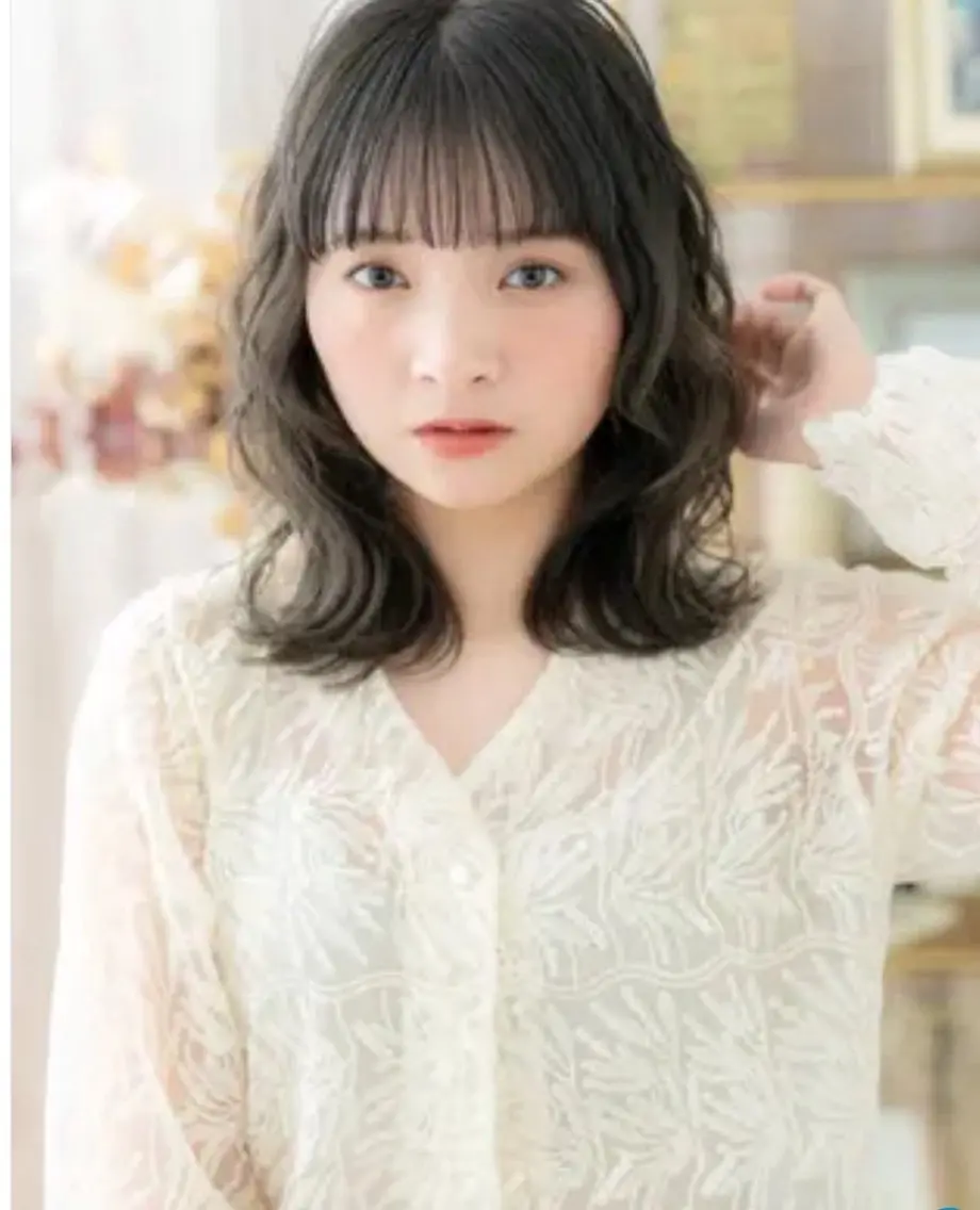 ミディアム カラー 星野 美桜のヘアスタイル